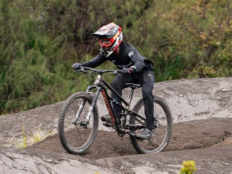 5 Sepeda Trail Dewasa TERBAIK 2024: Pilih Mana?