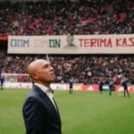 Simon Tahamata Tinggalkan Ajax, Patah Hati Amsterdam?