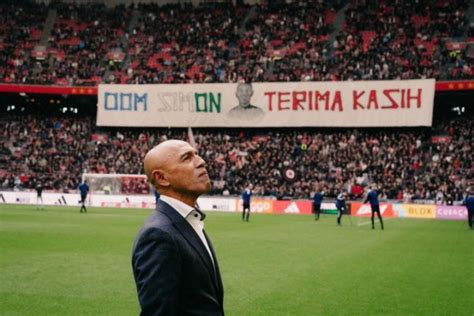Simon Tahamata Tinggalkan Ajax, Patah Hati Amsterdam? Simon Tahamata Tinggalkan Ajax, Patah Hati Amsterdam?