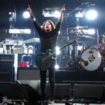 Foo Fighters: Air Mata Warnai Panggung, Siapa Penggantinya?